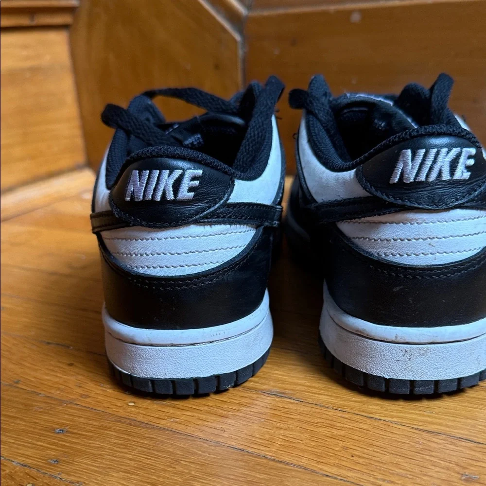 Nike Men's Black and White Sneakers - Picture 3 of 5